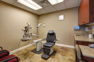 Dr. Laquis' Patient Room